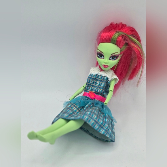Monster High Venus McFlytrap Doll - Picture 3 of 3